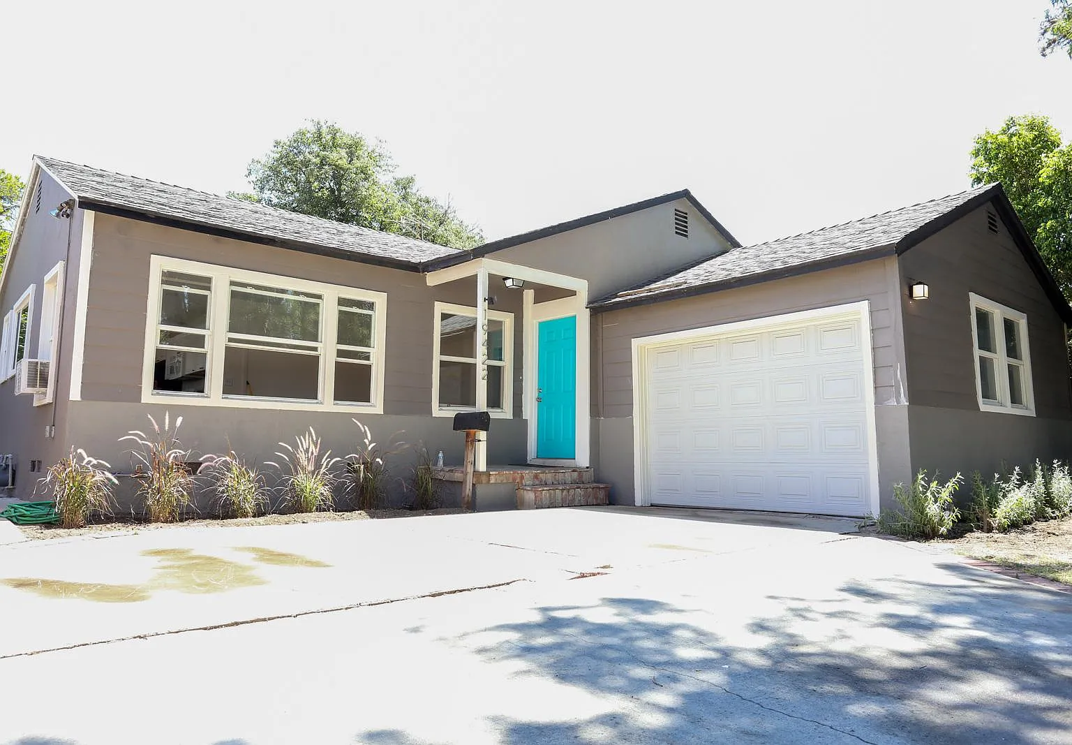 19422 Archwood St — Photo 4