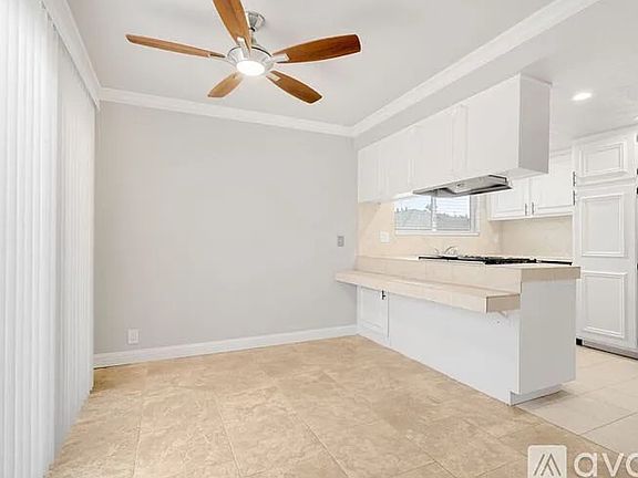 4th image of 1840 Southwest Expy APT 4