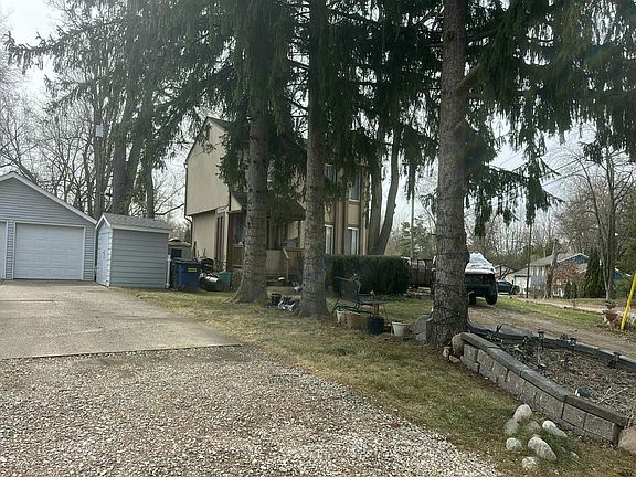 3rd image of 902 Bayfield St