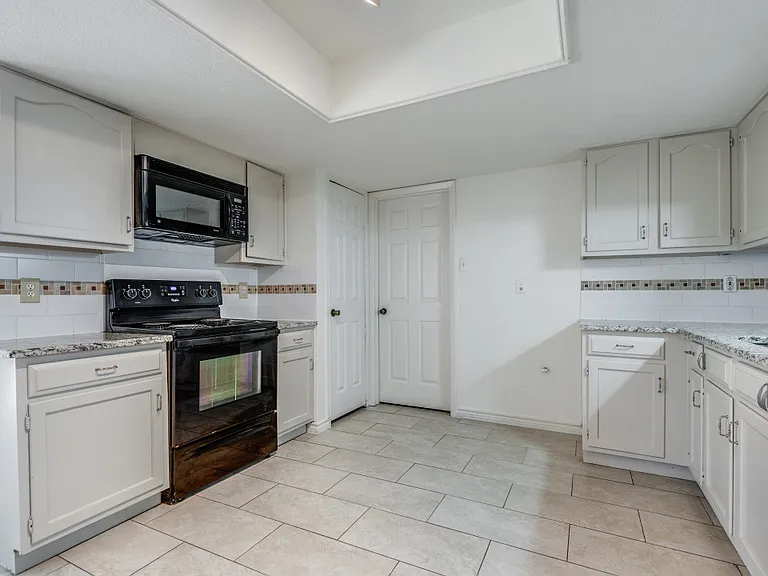 6013 Frontier Ln — Photo 17