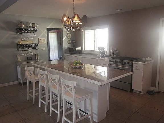 5th image of 3421 Queenswood Blvd