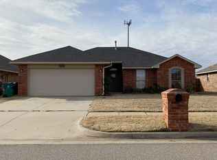 9609 Crooked Creek Ln, Moore, OK 73160
