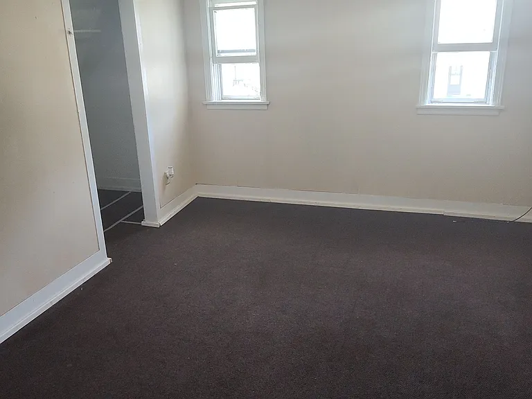 515 Amity Ave — Photo 13