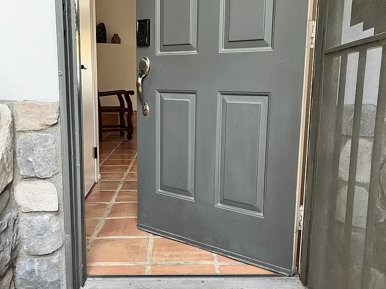 Direct entry, no stairs.
