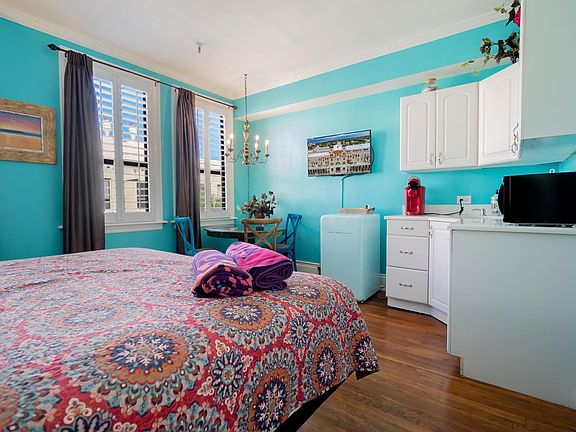 5th image of 235 Sunrise Ave #3042