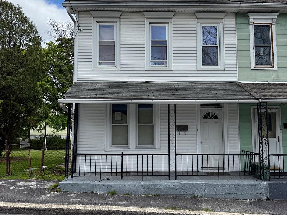 1st image of 328 E Oak St