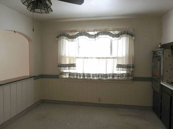 Large dining area in kitchen