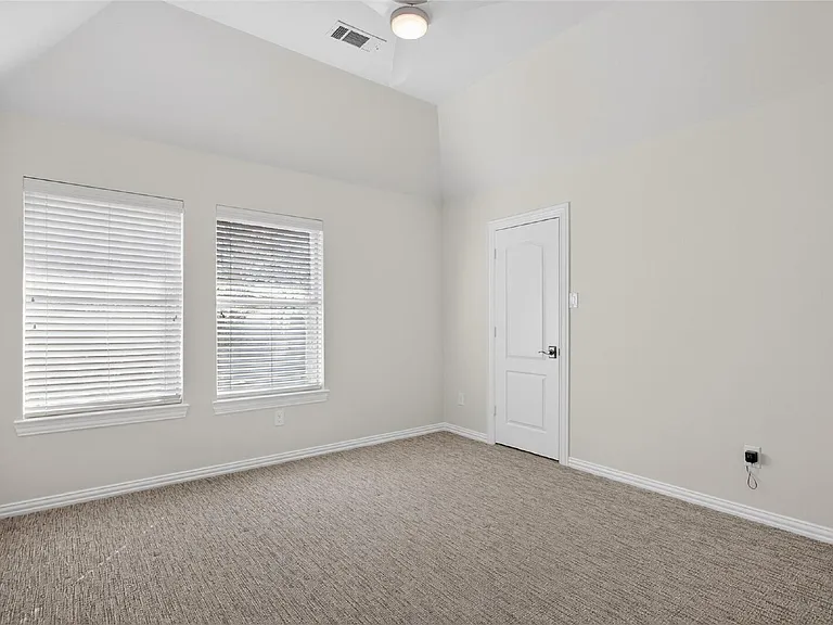 5704 Pine Valley Dr — Photo 35