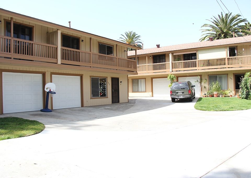 Only two townhomes in a four unit complex. Quiet, off street location