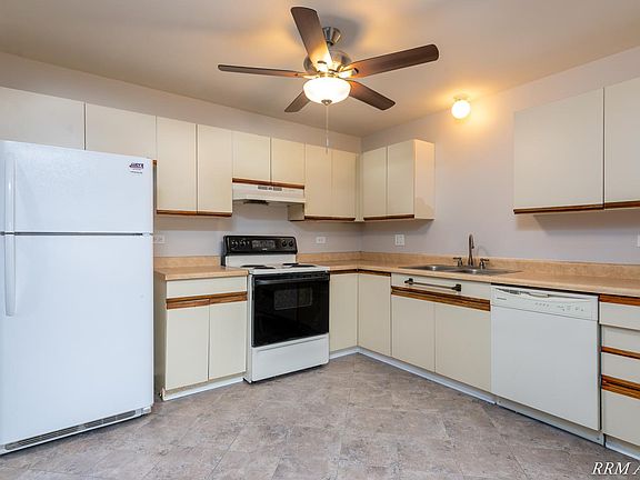 3rd image of 918 N Pioneer Rd #2E