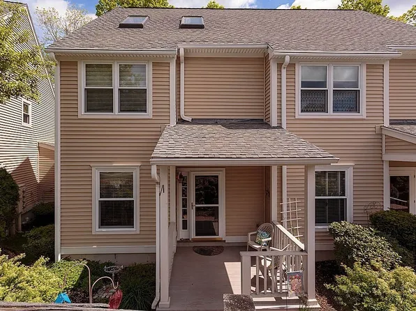 56 Hammond Pl #56, Woburn, MA 01801
