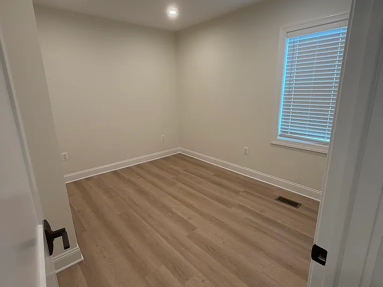 10 Pine Ln — Photo 8
