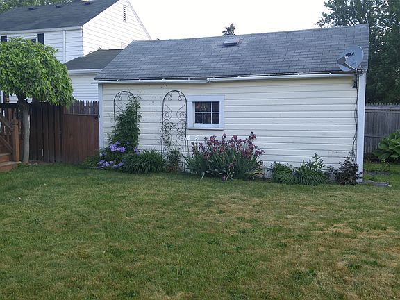 3rd image of 108 Woodcrest Dr
