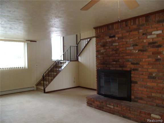 3rd image of 2557 N Trail Ct