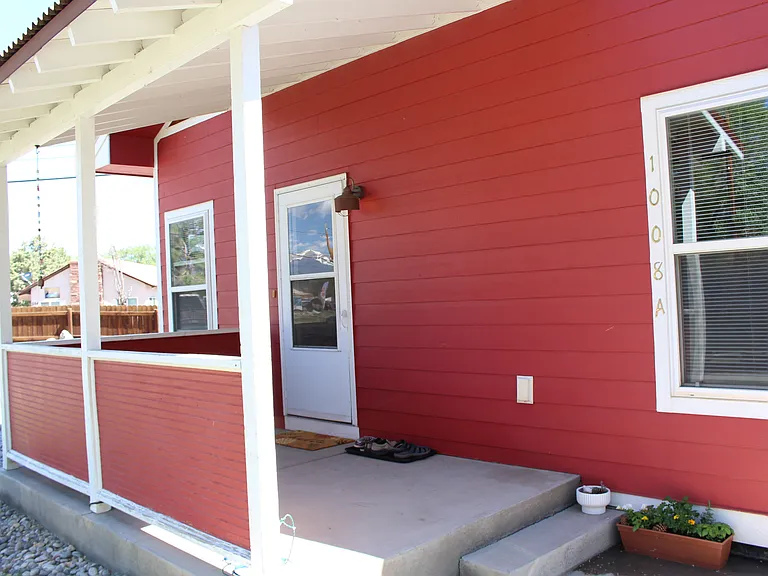 1008 W 3rd St #A — Photo 2
