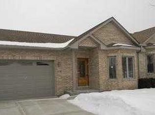 11S348 Deer Trail Ct, Willowbrook, IL 60527