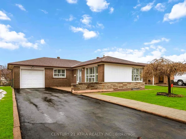 60 Council Cres, Toronto, ON M3J 1J6