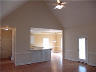4th image of 317 Kingston Cir