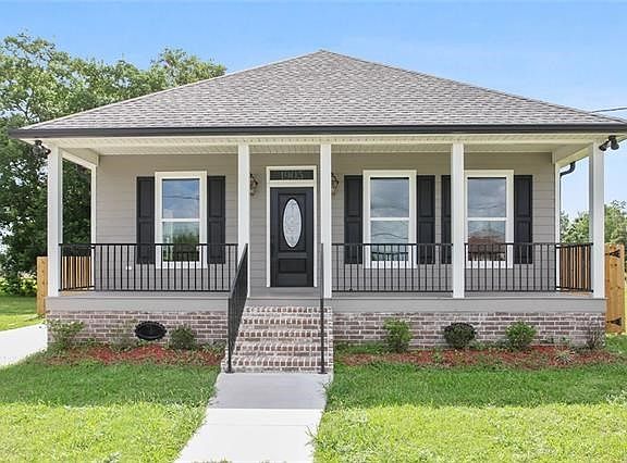 1905 Karl St. Arabi, LA  70032 - New Construction located in The Heights neighborhood.