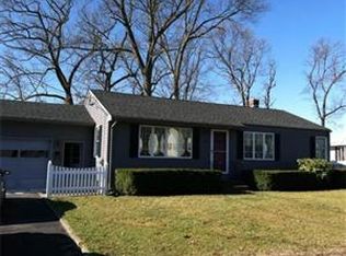 70 Fernwood St, Chicopee, MA 01020