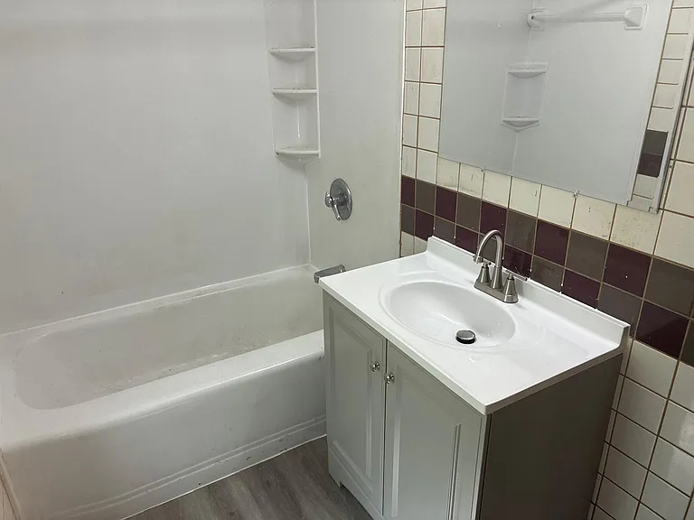 305 Jacob Dr — Photo 3