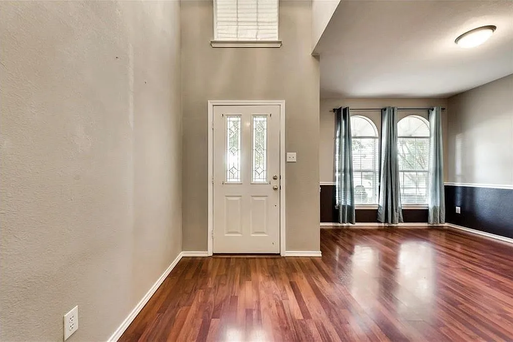 4 bed, 2.5 bath, 2411 sqft, $2,750 — Photo 3