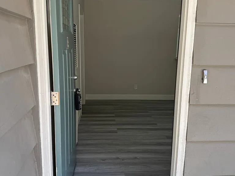1605 W Shorb St — Photo 2