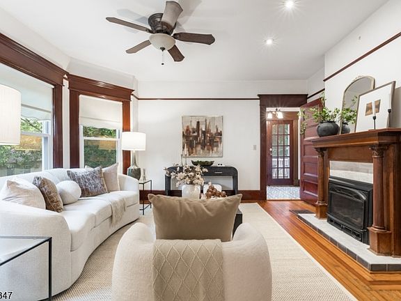 3rd image of 209 Garfield Pl