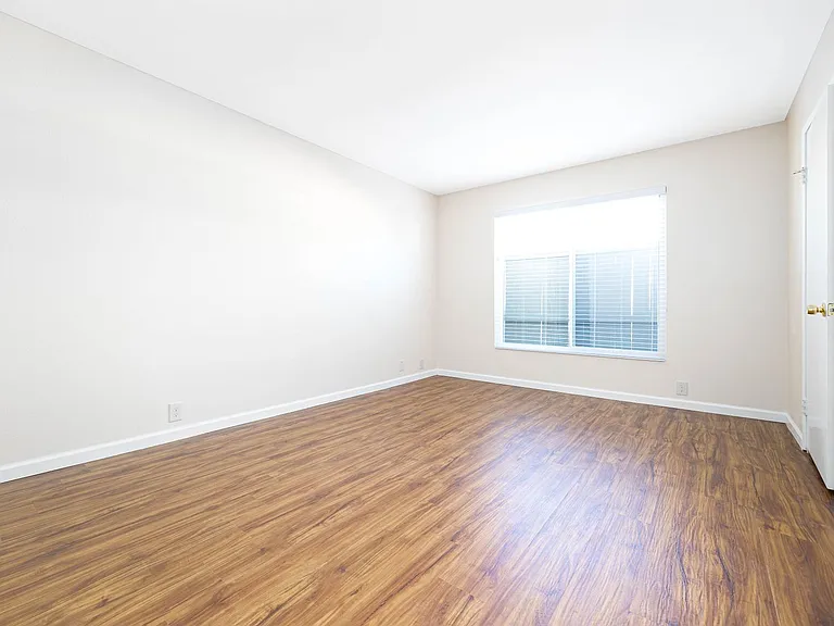10536 Greenford Dr — Photo 16
