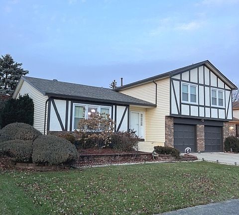 3rd image of 180 Appleby Dr