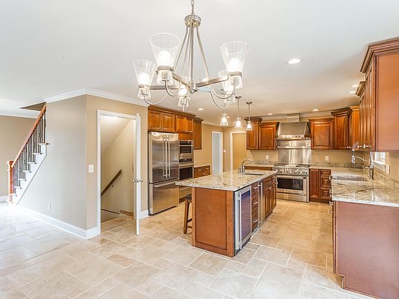 3rd image of 407 Pine Bluff Dr