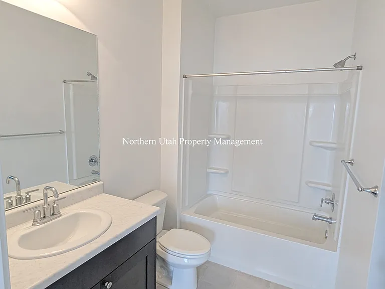 313 W 25 N — Photo 13