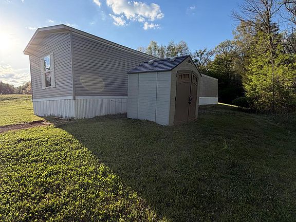 4th image of 22370 Stewart Rd