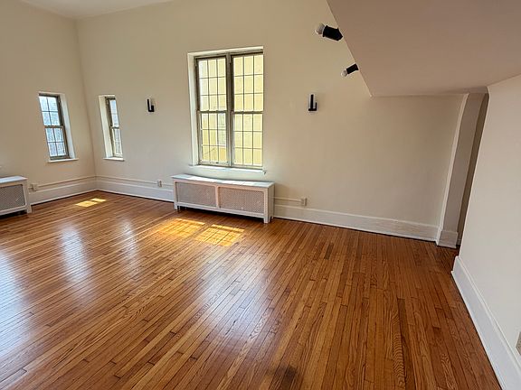 5th image of 46 Tompkins Cir #2