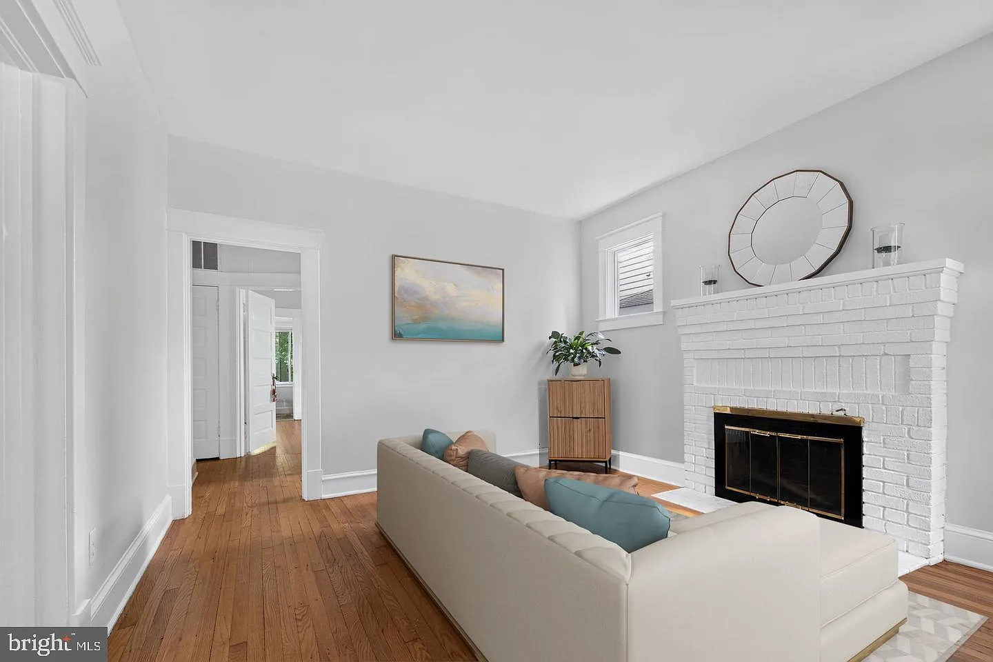5 bed, 2.0 bath, 1545 sqft, $5,490 — Photo 3