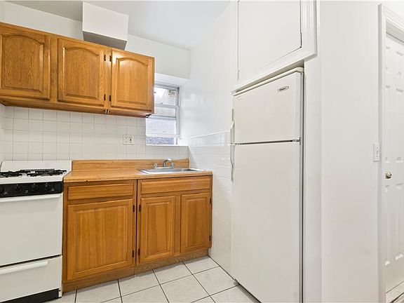 5th image of 56 Macdougal St APT 25