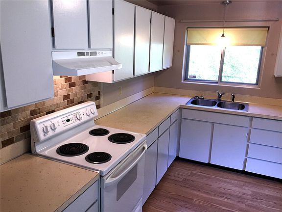 4th image of 2447 Sidney Ln