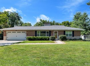 2948 Yaeger Rd, Saint Louis, MO 63129