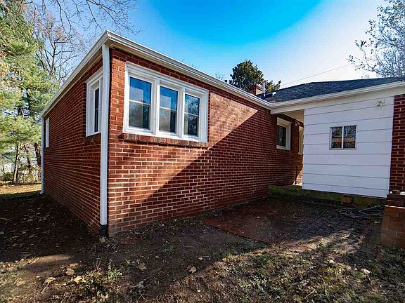 4th image of 130 Crescent Dr