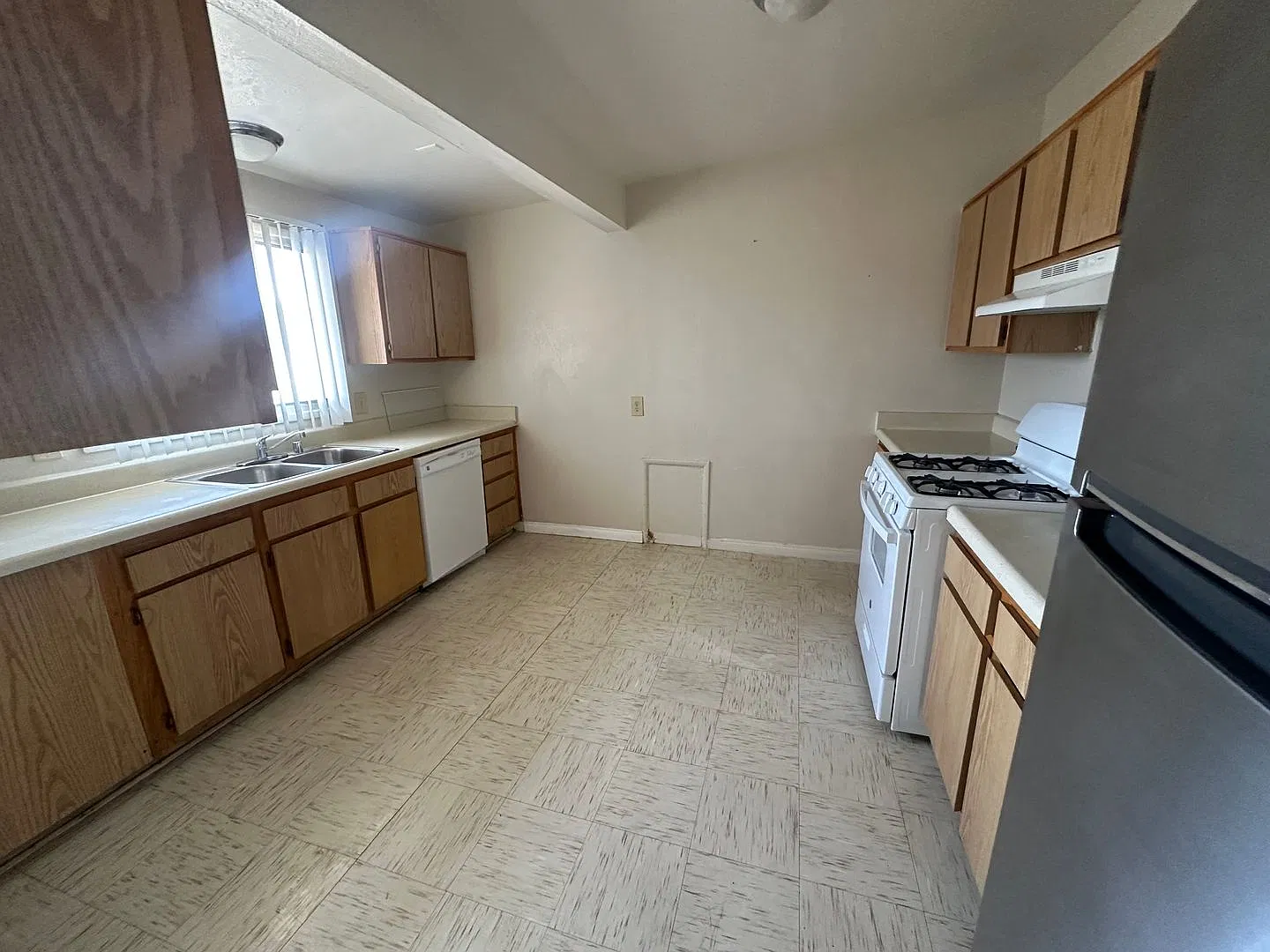 4 Bed/2 Bath Available Now! — Photo 4