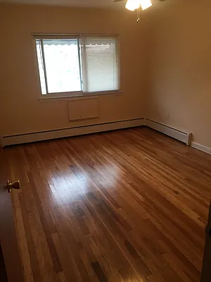 Rented by Metroline Realty | media 31