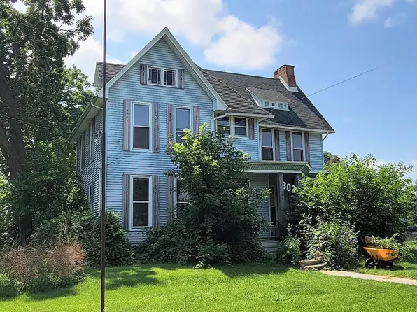302 Woodside Ave #300, Essexville, MI 48732