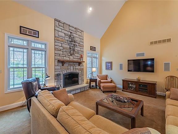 5th image of 1318 Woodbridge Dr