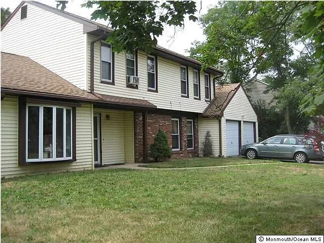 1540 Laguna Ln photo 1