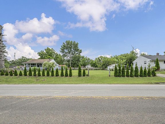 3rd image of 1873 Ferris Rd
