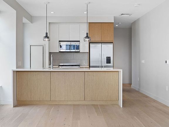3rd image of 375 Canal St Unit 915
