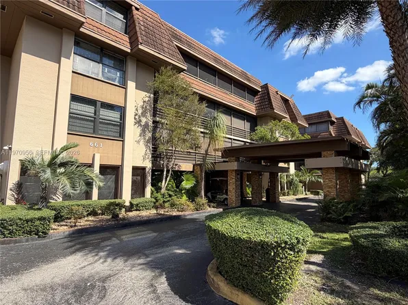 661 NE 195th St APT 104, Miami, FL 33179