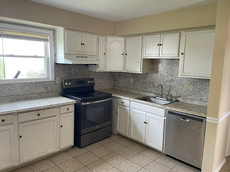 1933 Juniper Ln #25 — Photo 7