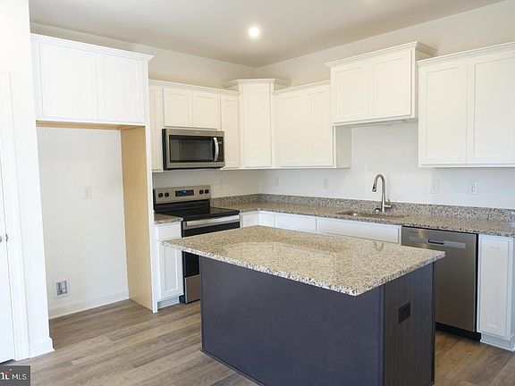 3rd image of 201 Kinneman Rd #25