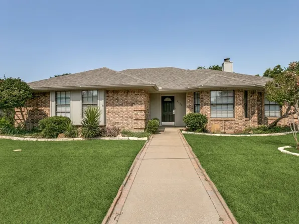 2505 Barr Dr, Bedford, TX 76021